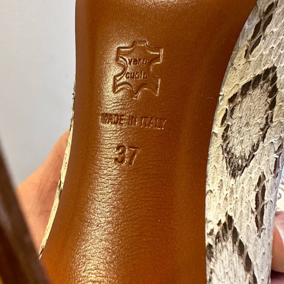 Worn only twice! Pretty amazing condition - Picture 4 of 7